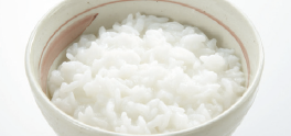 パクパク期は前歯で一口で食べられる量を調整してかじりとれる